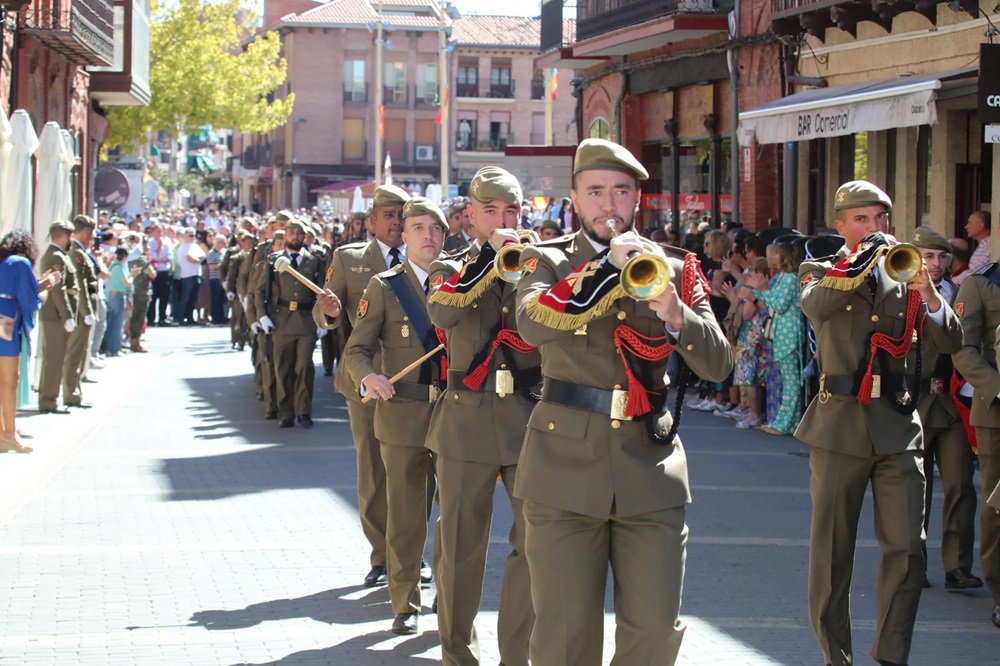 Presentación de la Jura de Bandera Civil en el Patio del Pozo de Medina del Campo. Yaiza Cobos ( REGRESAMOS )